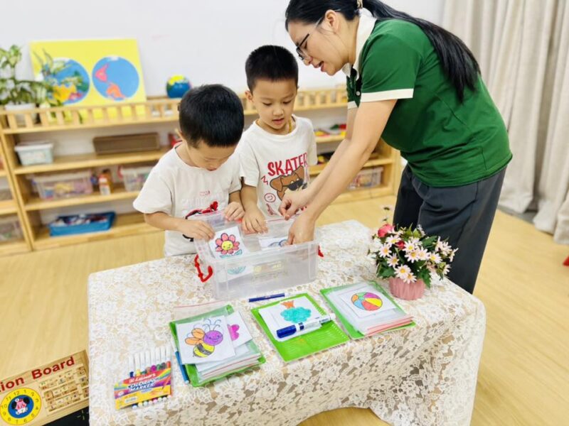 Thí nghiệm khoa học “Màu sắc tàng hình” - Ảnh 11