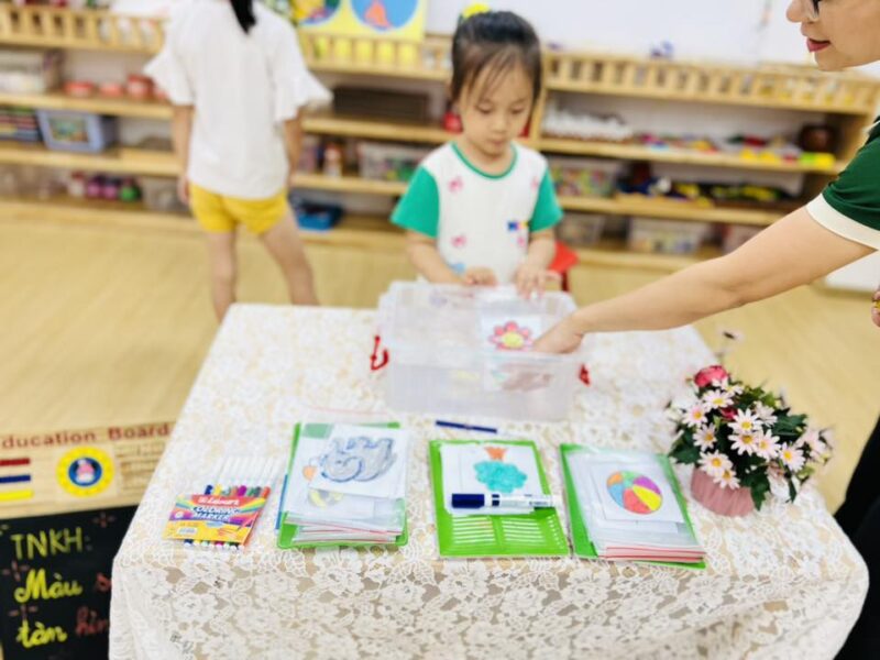 Thí nghiệm khoa học “Màu sắc tàng hình” - Ảnh 12