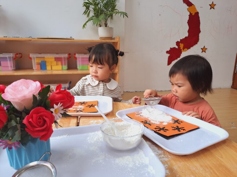 🌈Thí nghiệm vui: Bong bóng hút giấy - Ảnh 1