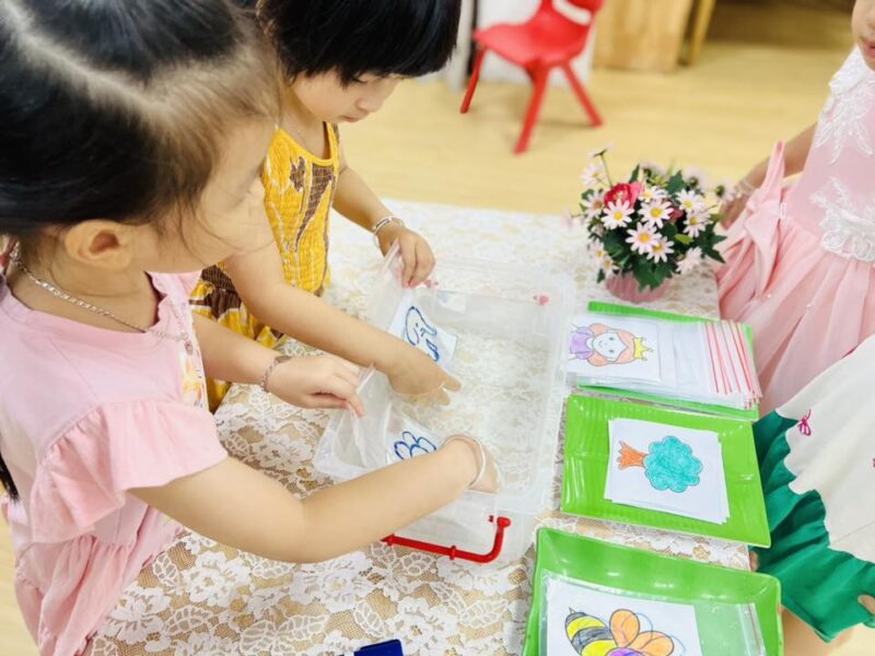 Thí nghiệm khoa học “Màu sắc tàng hình” - Ảnh 3