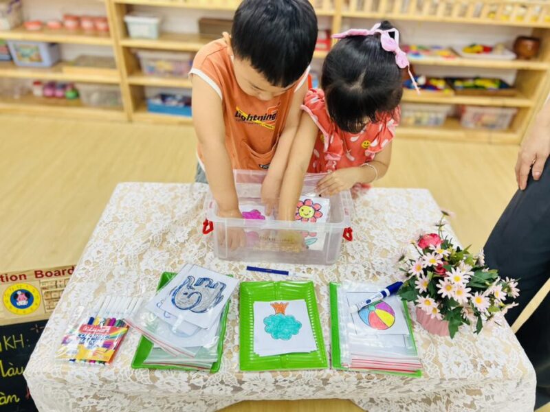 Thí nghiệm khoa học “Màu sắc tàng hình” - Ảnh 6