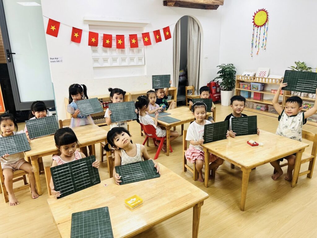 Hoạt động học tập: Giờ học viết vui nhộn